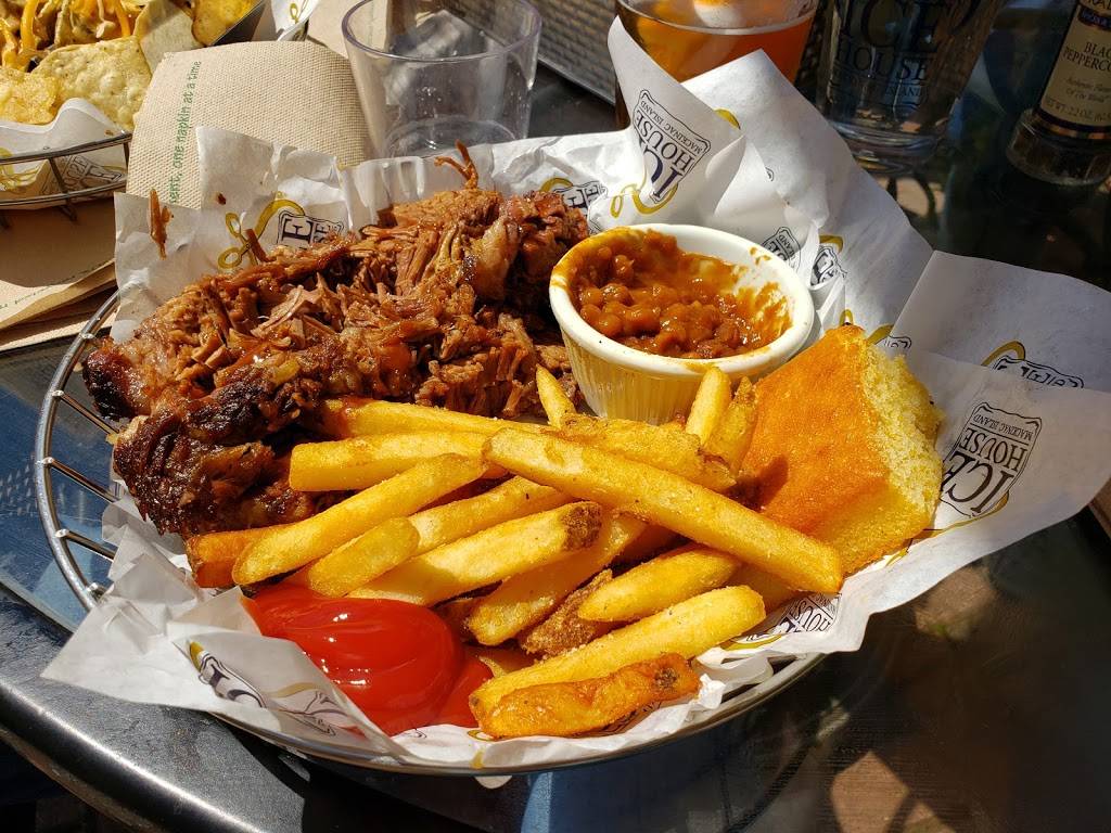 Ice House BBQ | restaurant | 6966 Main St, Mackinac Island, MI 49757, USA | 9068477223 OR +1 906-847-7223