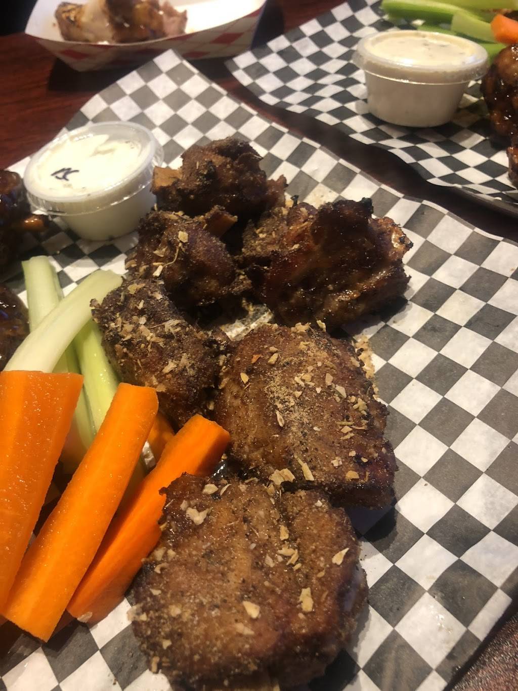 Grillin Wings & Things | restaurant | 723 S University Blvd, Denver, CO 80209, USA | 7205707800 OR +1 720-570-7800