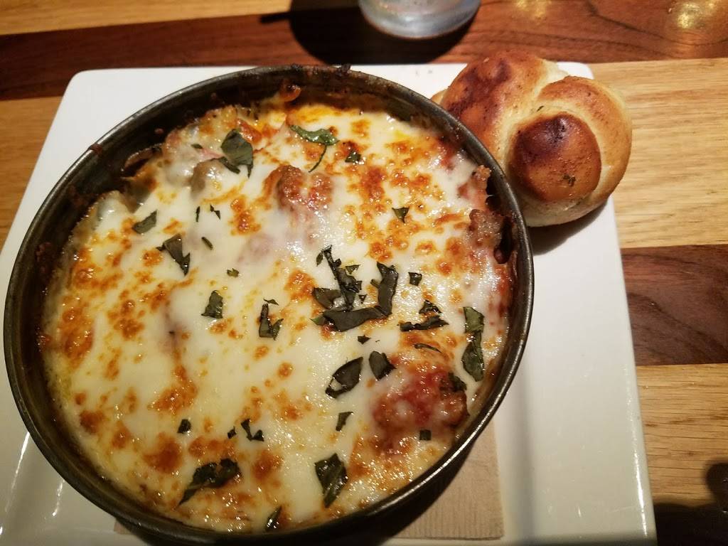 BJs Restaurant & Brewhouse | restaurant | 8785 Villa La Jolla Dr, San Diego, CA 92037, USA | 8582573640 OR +1 858-257-3640