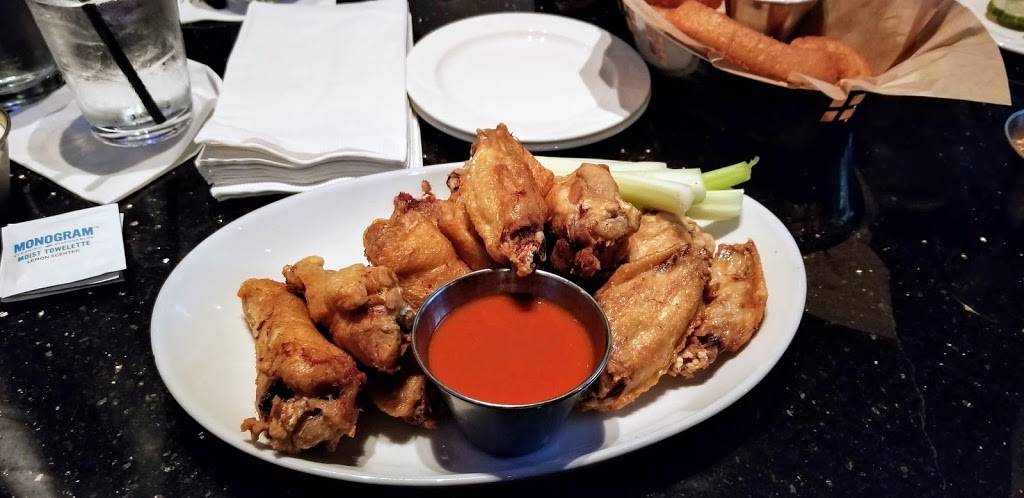 Fuse Sports Bar | restaurant | 2800 Opryland Dr, Nashville, TN 37214, USA | 6154586848 OR +1 615-458-6848