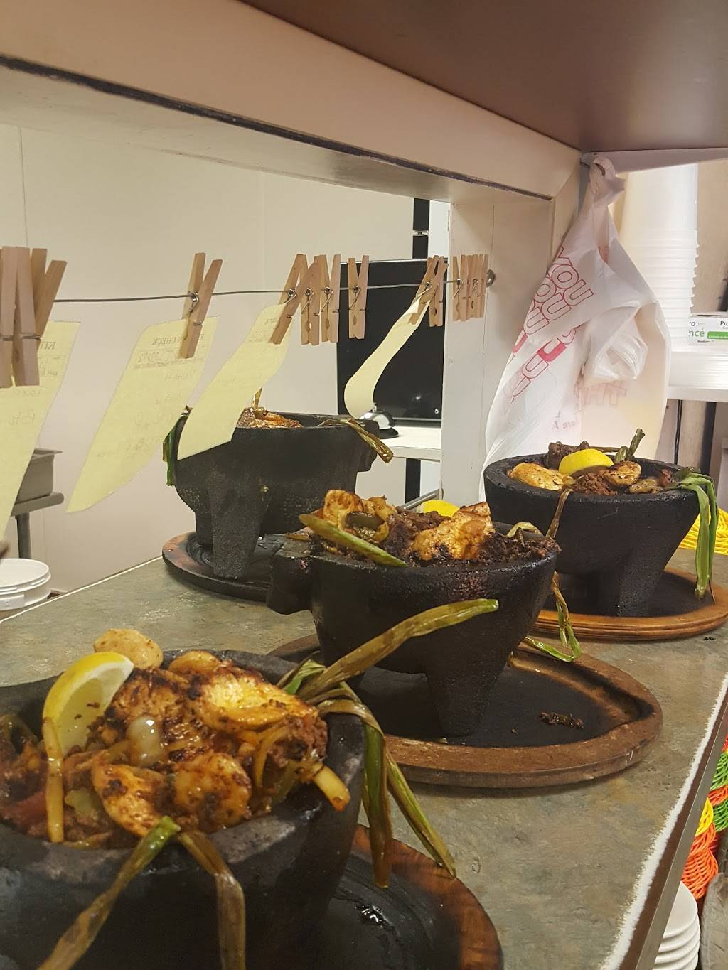 El Charrito | restaurant | 732 Commonwealth Dr, Norton, VA 24273, USA | 2763250793 OR +1 276-325-0793