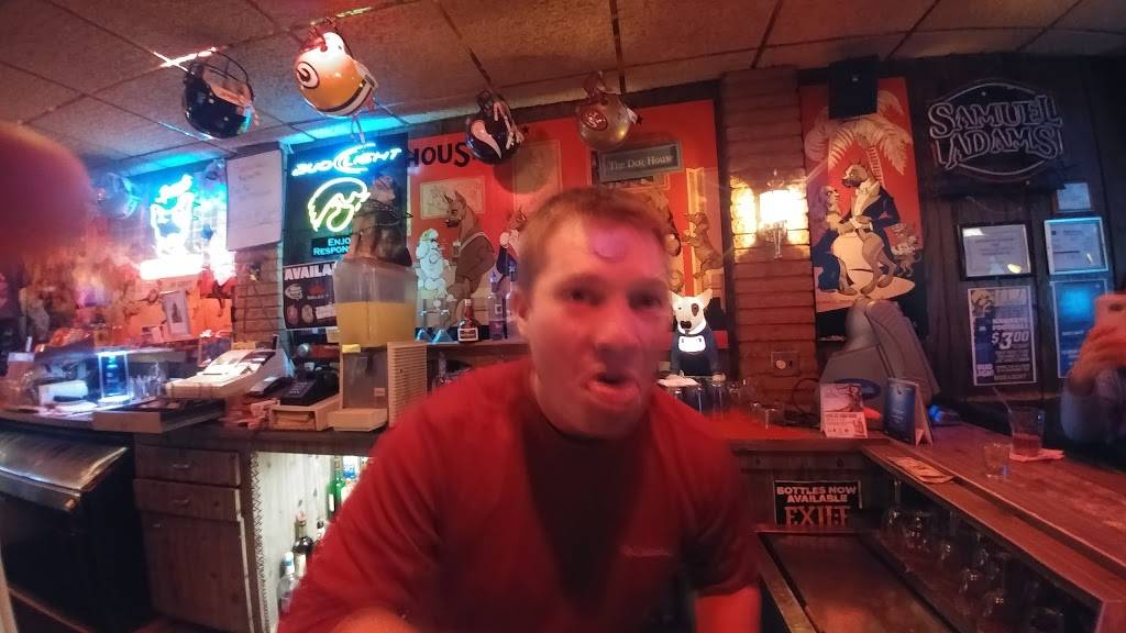 Dog House Lounge | restaurant | 1646 Asbury Rd #1, Dubuque, IA 52001, USA | 5635567611 OR +1 563-556-7611