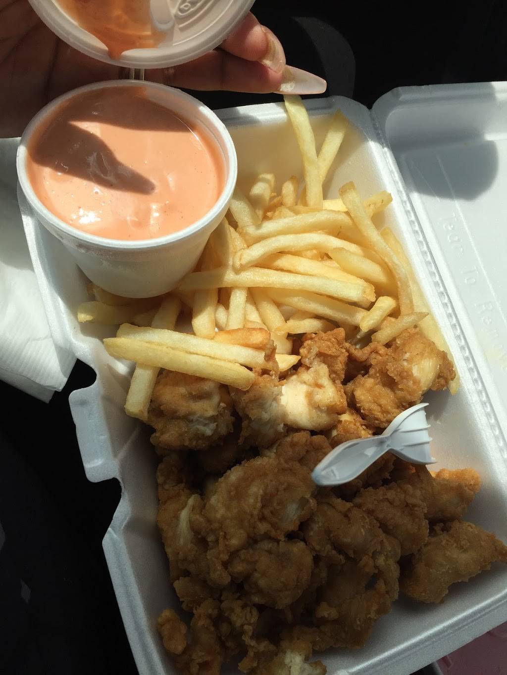 Chicken Box Restaurant | restaurant | 3000 3rd Ave, Richmond, VA 23222, USA | 8042282442 OR +1 804-228-2442