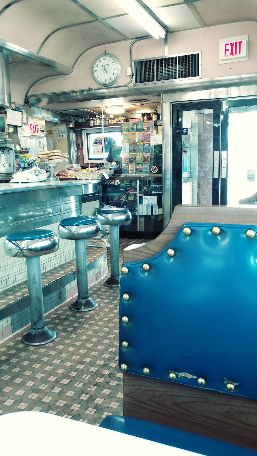 Truck Stop Diner | restaurant | 1 Hackensack Ave, Kearny, NJ 07032, USA | 9733444098 OR +1 973-344-4098