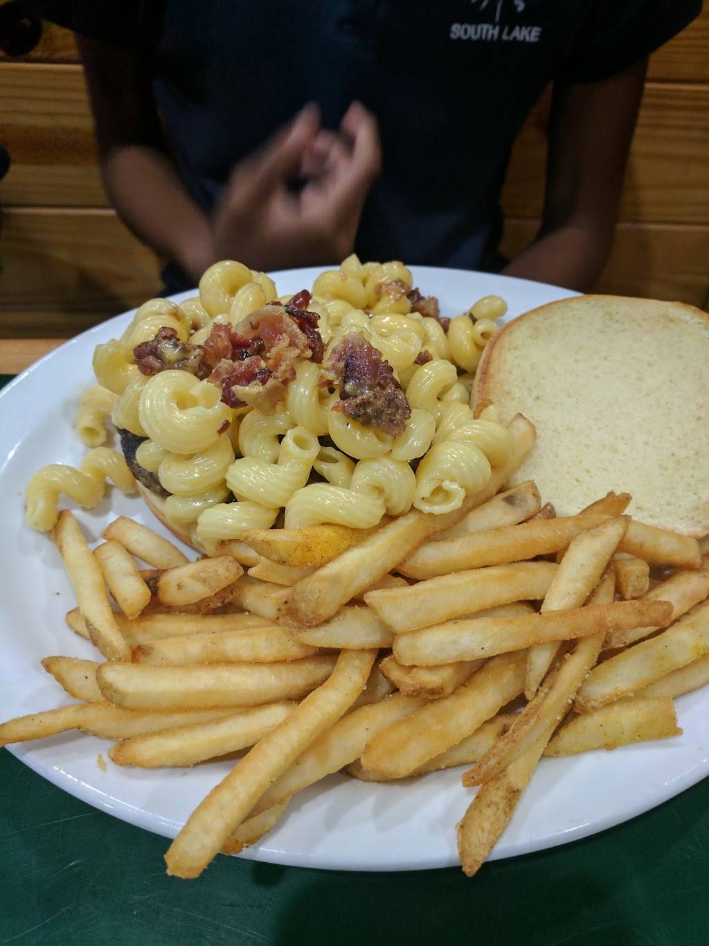 Gators Dockside | restaurant | 1200 Oakley Seaver Dr, Clermont, FL 34711, USA | 3522421825 OR +1 352-242-1825