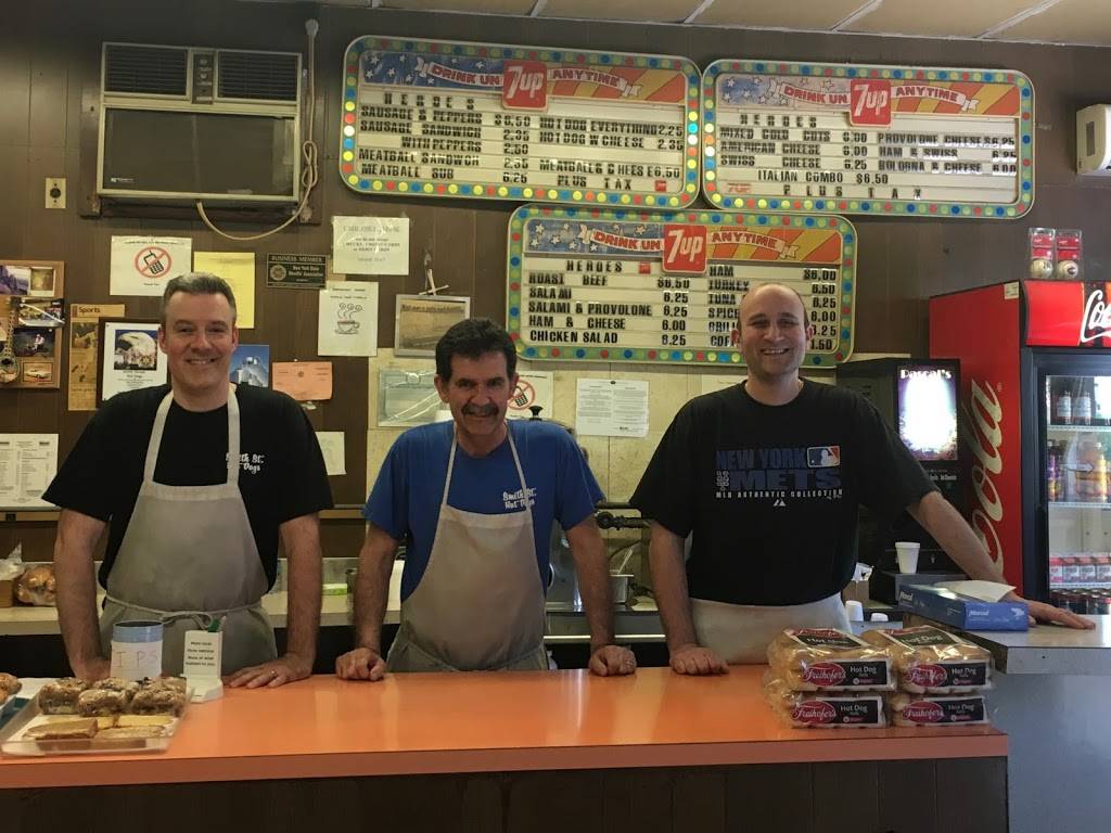 Smith Street Hot Dogs | restaurant | 2619, 105 Smith St, Poughkeepsie, NY 12601, USA | 8454718481 OR +1 845-471-8481