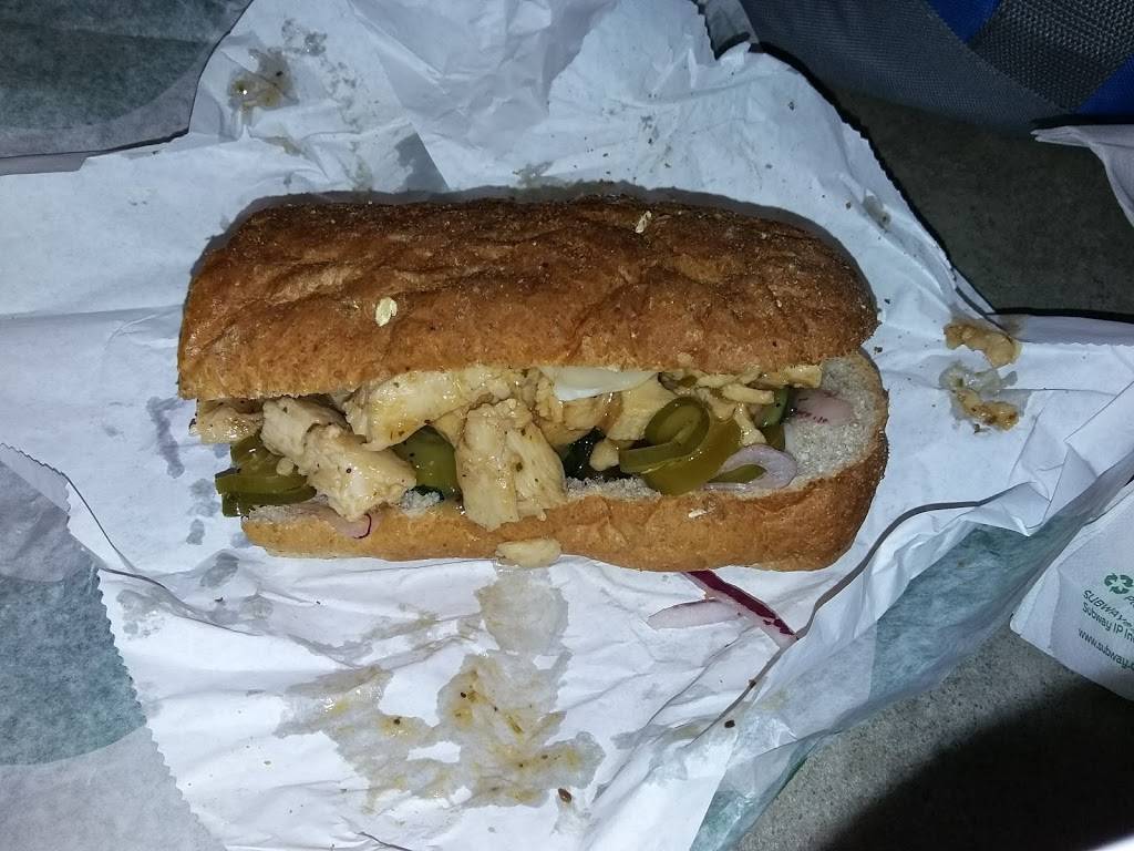 Subway | restaurant | 3930 44th Avenue Dr, Moline, IL 61265, USA | 3092770607 OR +1 309-277-0607