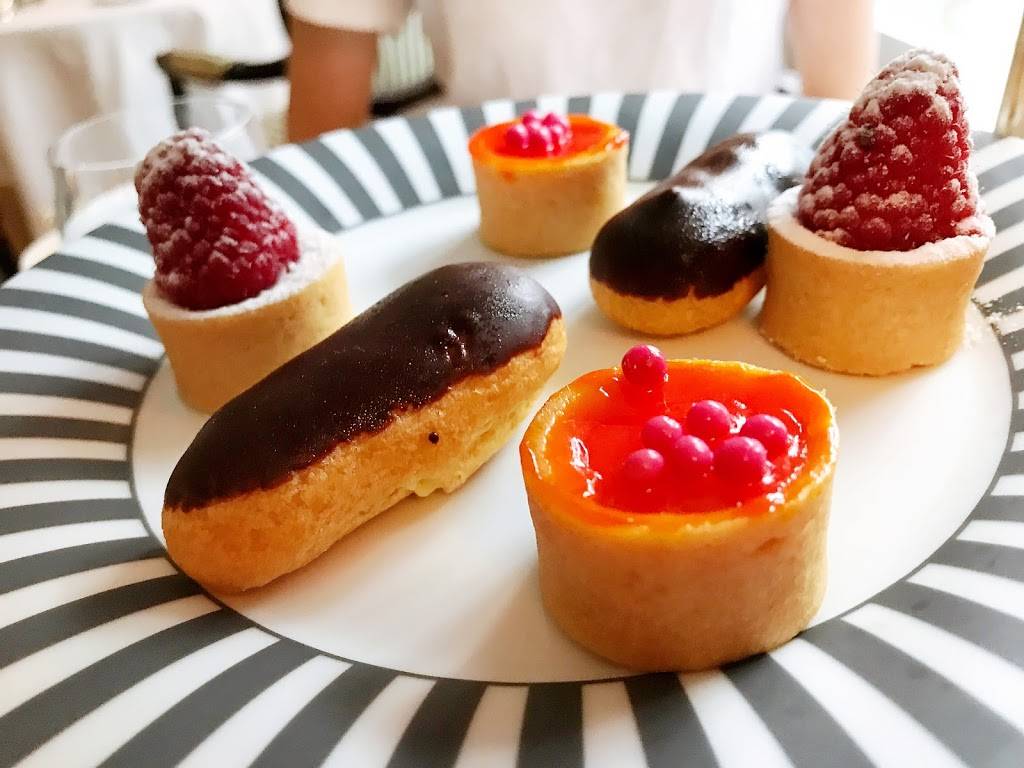 Pembroke Room | restaurant | 28 E 63rd St, New York, NY 10065, USA | 2126056825 OR +1 212-605-6825