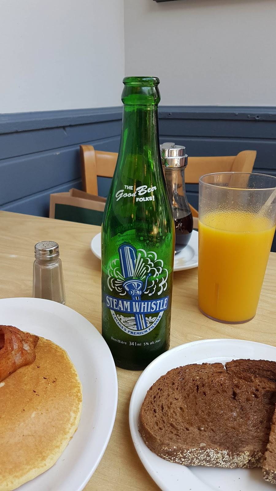 Sunset Grill | restaurant | 2006 Queen St E, Toronto, ON M4L 1J3, Canada | 4166909985 OR +1 416-690-9985