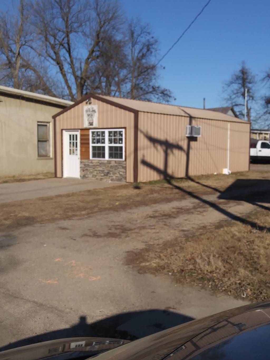 Mcs Smoke House | restaurant | 1076 N Cypress St, Essex, MO 63846, USA | 5734215334 OR +1 573-421-5334