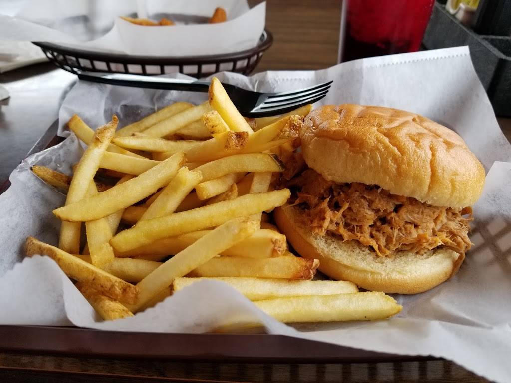 Skippers Forsyths Bar-B-Q | restaurant | 2362 N Garnett St, Henderson, NC 27537, USA | 2524385228 OR +1 252-438-5228