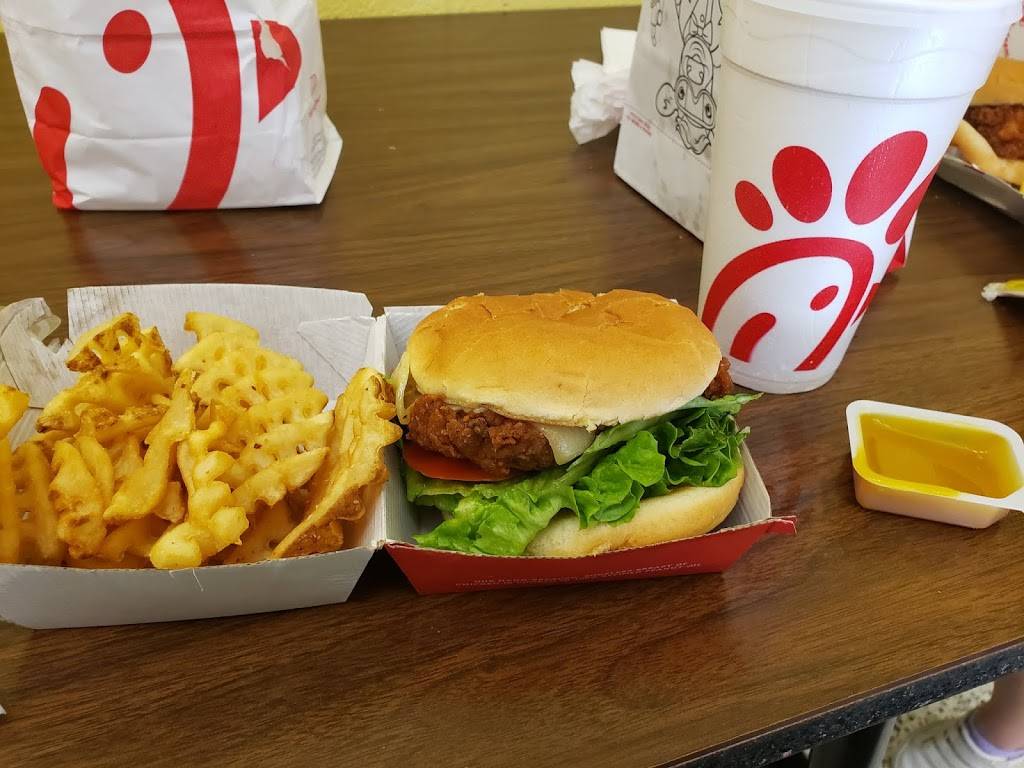 Chick-fil-A | restaurant | 800 N Walnut Creek Dr, Mansfield, TX 76063, USA | 8174732723 OR +1 817-473-2723