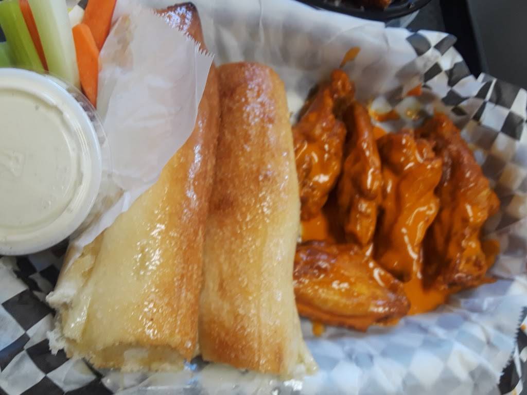 Joes Wings & Fries | restaurant | 4676 Market St, San Diego, CA 92102, USA | 6195270608 OR +1 619-527-0608