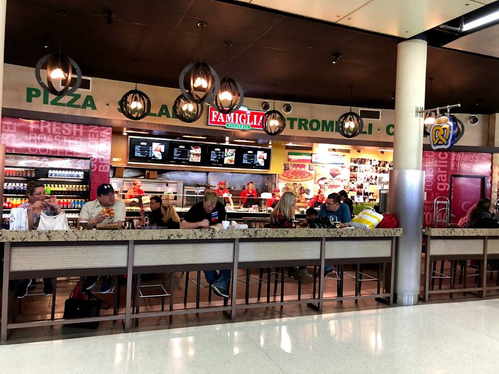 Famous Famiglia Pizzeria | restaurant | 9700 Airport Blvd # 124, San Antonio, TX 78216, USA | 2109308844 OR +1 210-930-8844