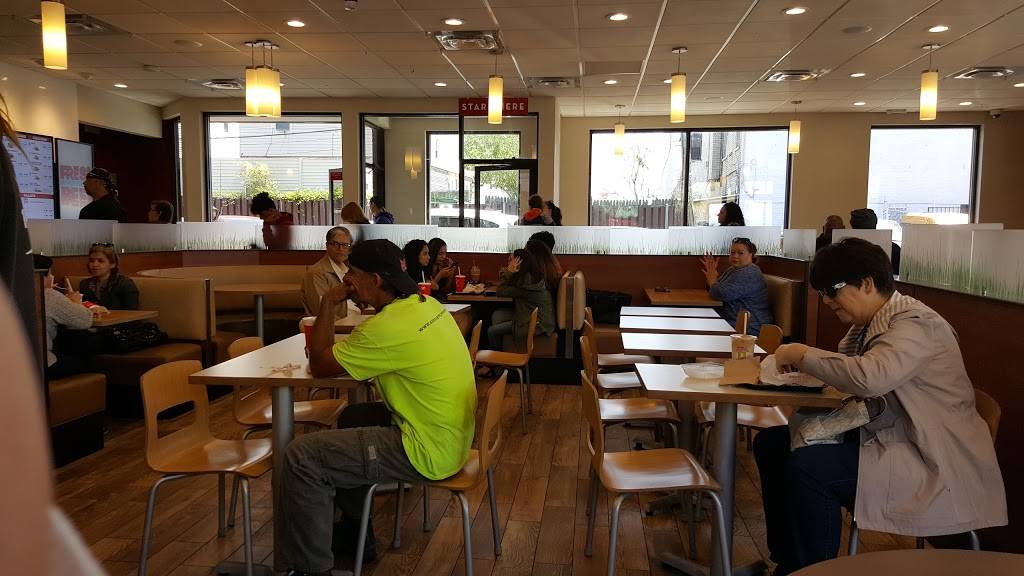 Wendys | restaurant | 61-11 Fresh Pond Rd, Middle Village, NY 11379, USA | 7188210225 OR +1 718-821-0225