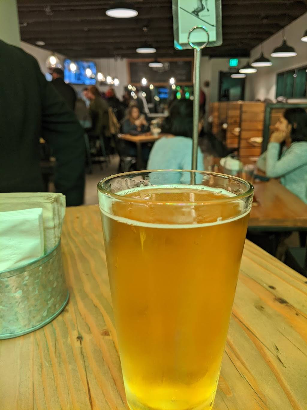 The Hut | restaurant | 3200 The Alameda, Santa Clara, CA 95050, USA | 4088994294 OR +1 408-899-4294