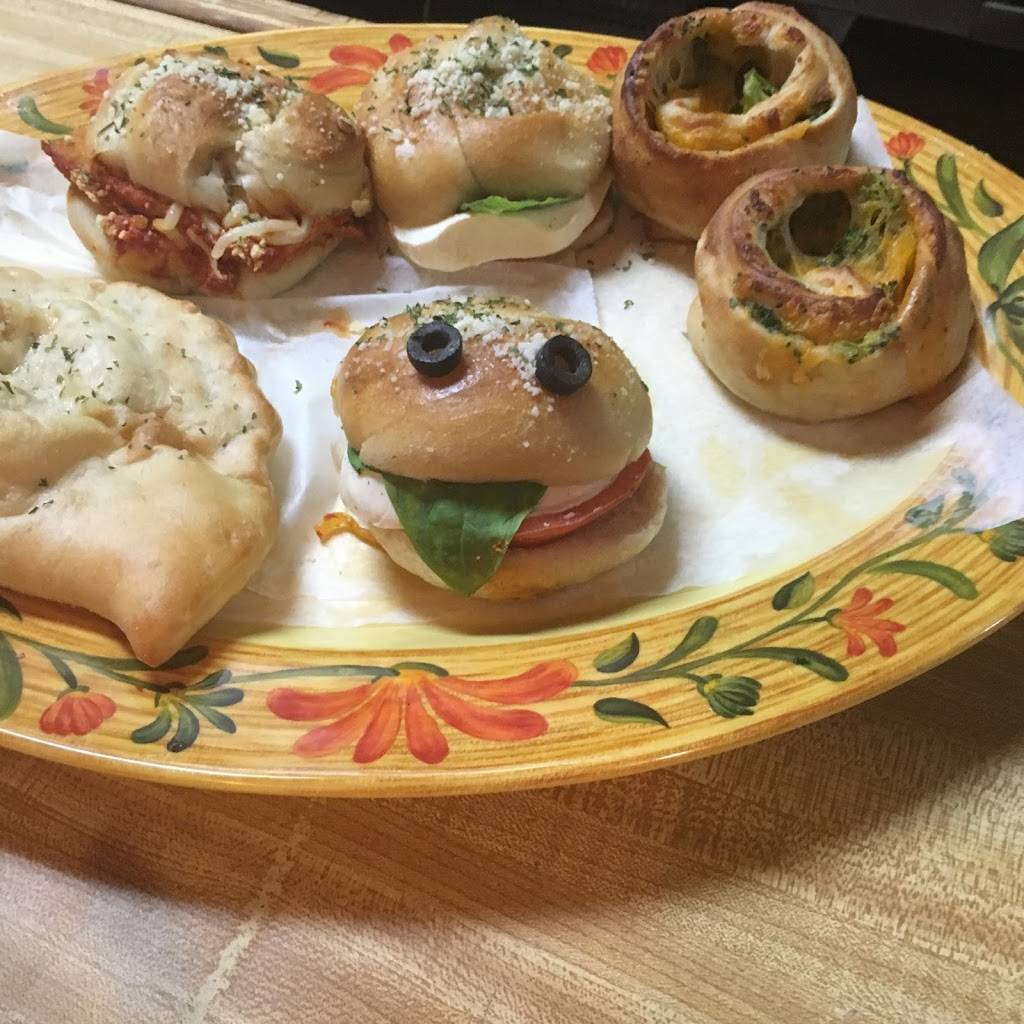 Genovas Pizza And Pastaria | restaurant | 3316 NY-112, Medford, NY 11763, USA | 6316967776 OR +1 631-696-7776