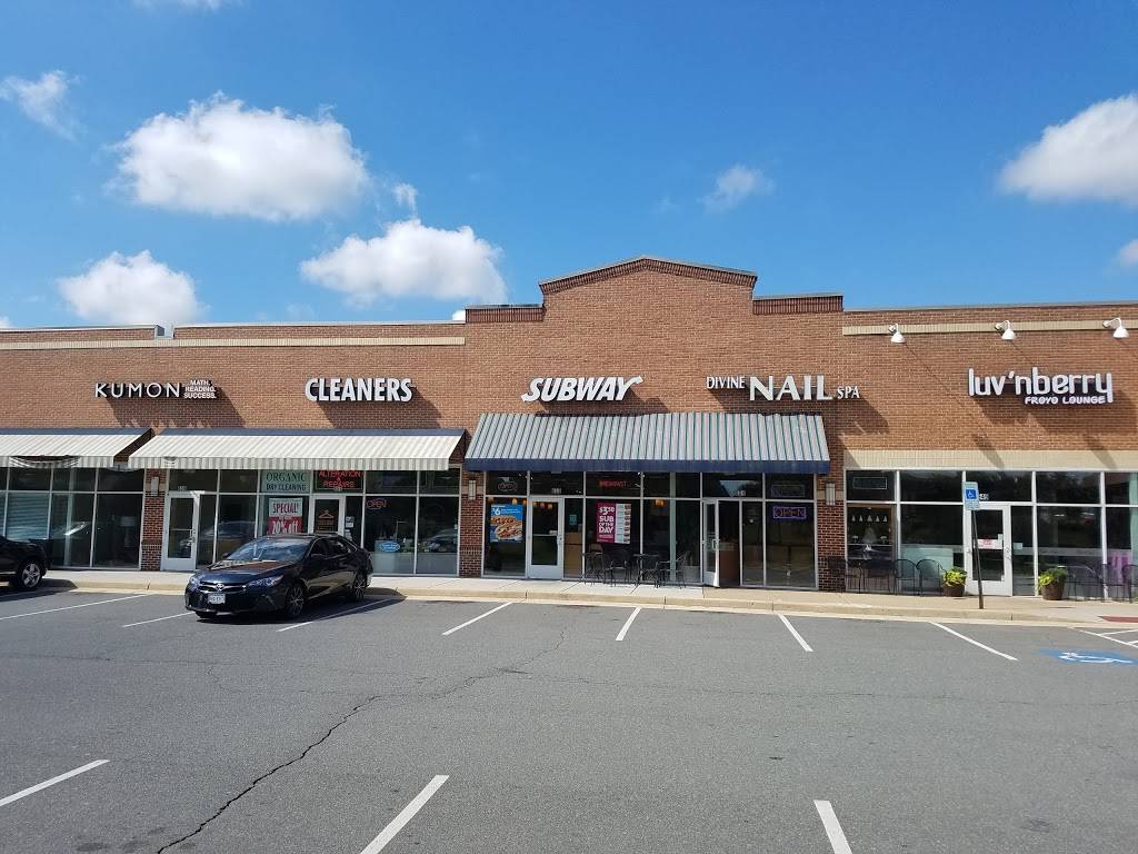Subway | restaurant | 653 Potomac Station Dr, Leesburg, VA 20176, USA | 7037376937 OR +1 703-737-6937