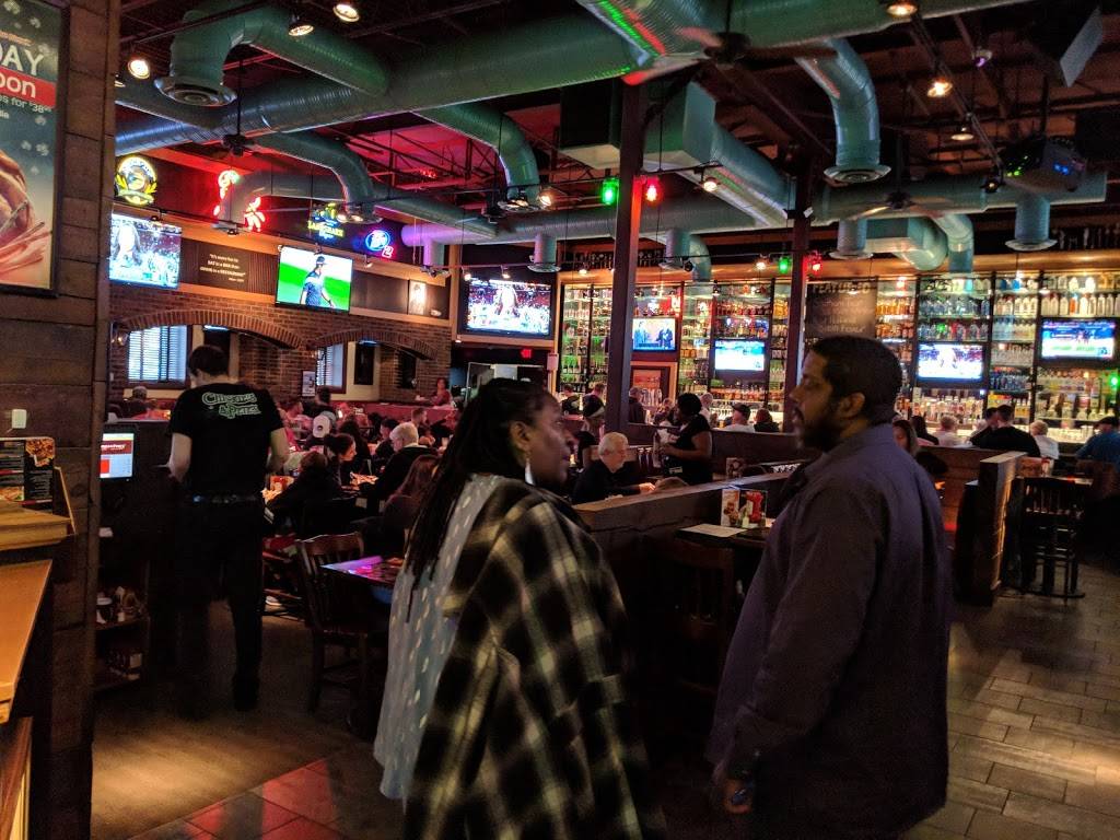 Chickies & Petes | restaurant | Pilgrim Gardens Shopping Center, 5035 Township Line Rd, Drexel Hill, PA 19026, USA | 6108532713 OR +1 610-853-2713