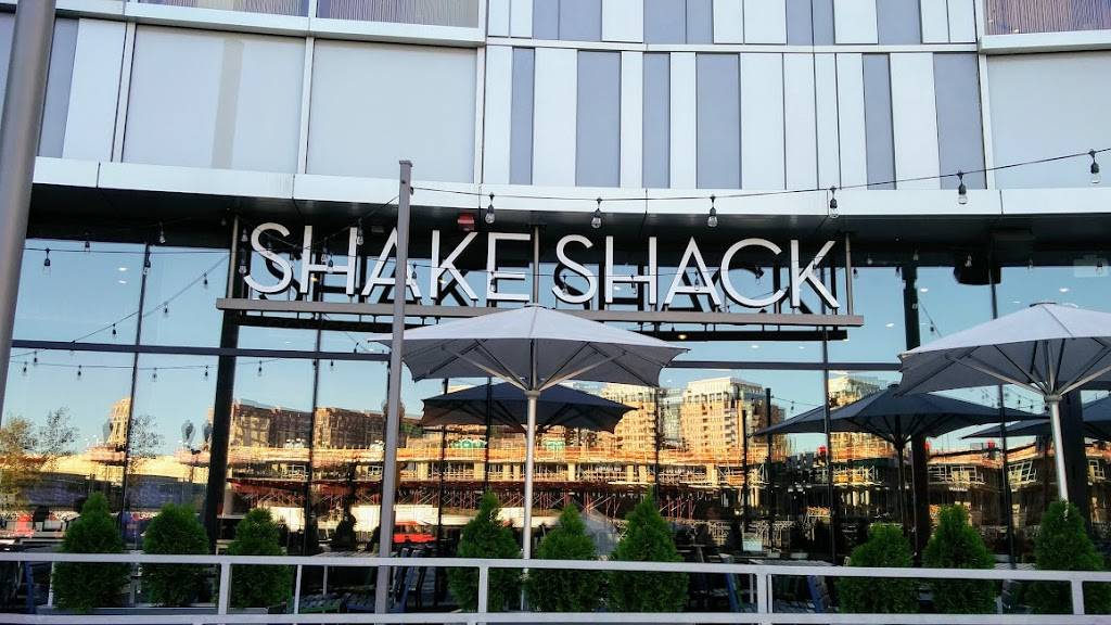 Shake Shack | restaurant | 1100 S Hayes St space h25, Arlington, VA 22202, USA | 7034540552 OR +1 703-454-0552
