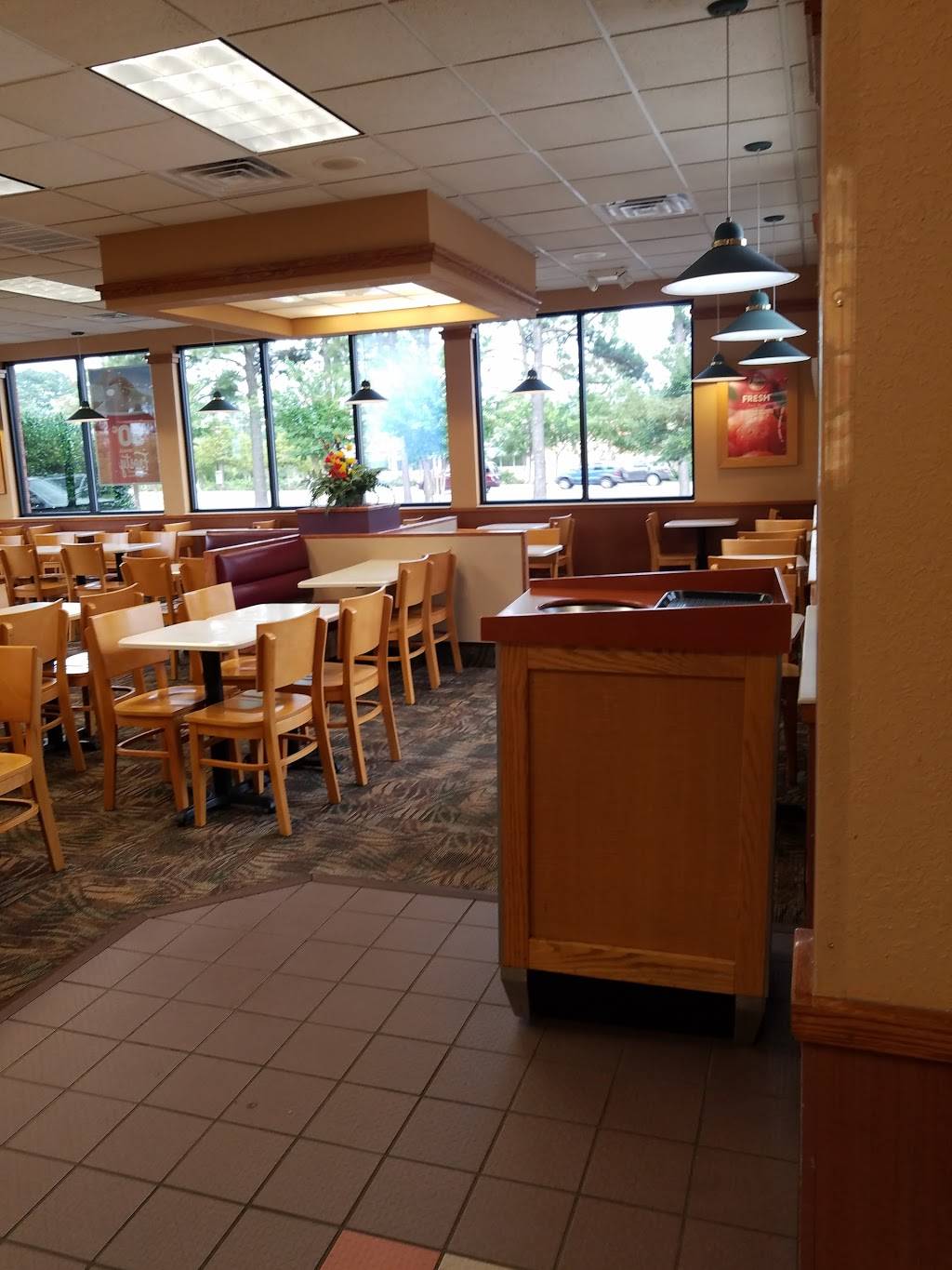 Wendys | restaurant | 8215 Market St, Wilmington, NC 28411, USA | 9106869954 OR +1 910-686-9954