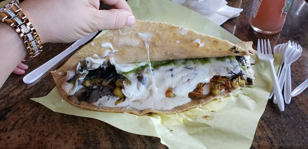 Cemitas Poblanas Juquilita Restaurant | restaurant | 532 S Lorena St, Los Angeles, CA 90063, USA | 3232610390 OR +1 323-261-0390