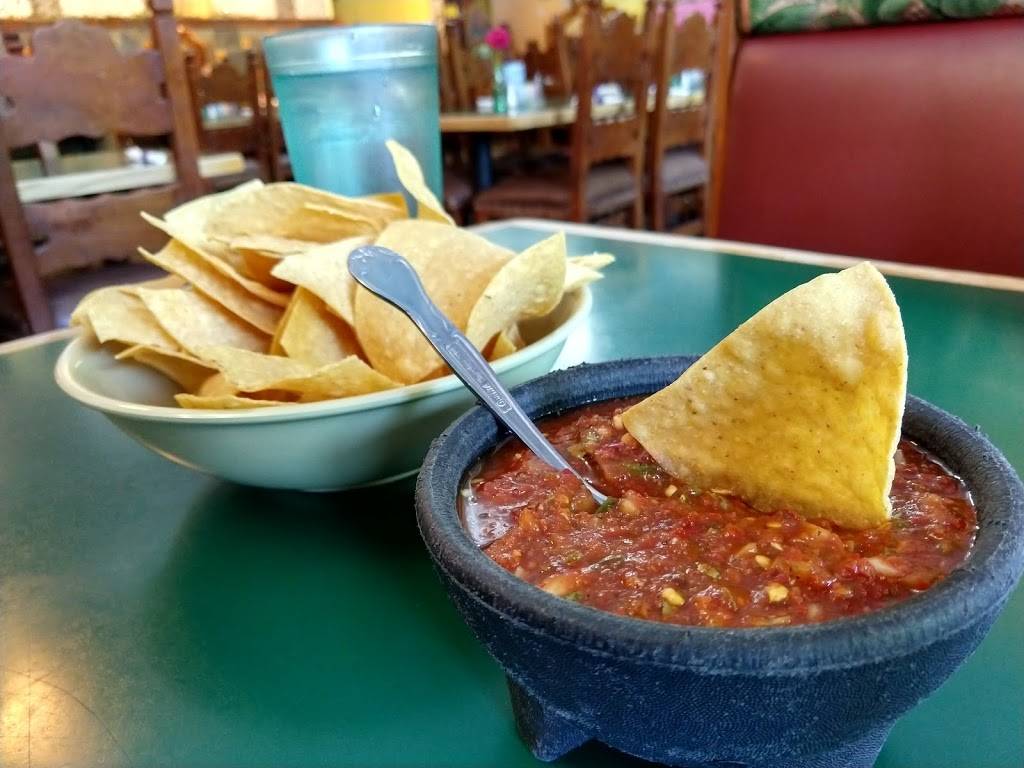 El Somberro Tapatio | restaurant | 10820 NE Sandy Blvd, Portland, OR 97220, USA | 5032576010 OR +1 503-257-6010