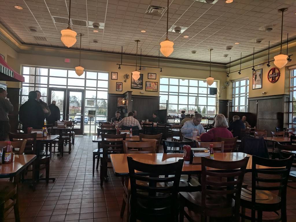 Smithfields Chicken N Bar-B-Q | restaurant | 1372 Tiki Ln, Burlington, NC 27215, USA | 3365869333 OR +1 336-586-9333