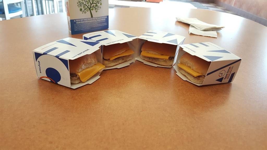 White Castle | restaurant | 1 E 81st Ave, Merrillville, IN 46410, USA | 2197698051 OR +1 219-769-8051