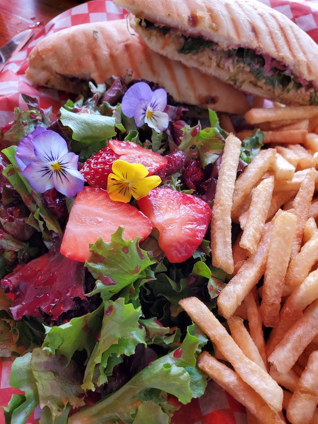 La Monnaguette | restaurant | 1225 Chemin Royal, Saint-Pierre, QC G0A 4E0, Canada | 4188282525 OR +1 418-828-2525