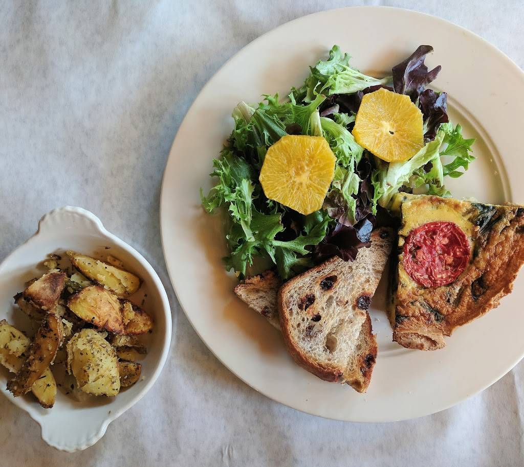 Le Petit Triangle Café | restaurant | 1881 Fulton Rd, Cleveland, OH 44113, USA | 2162811881 OR +1 216-281-1881