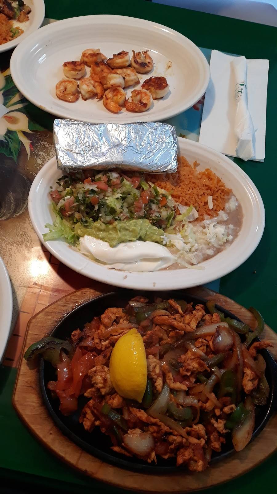 Los Tres Caminos | restaurant | 212 E North Ave, Flora, IL 62839, USA | 6186623416 OR +1 618-662-3416