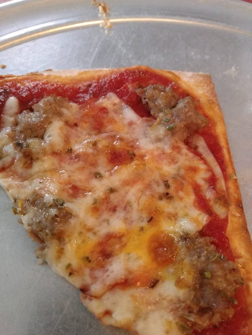 Azzolinas Hole in the Wall | meal delivery | 425 Main Ave, Clear Lake, IA 50428, USA | 6413571740 OR +1 641-357-1740