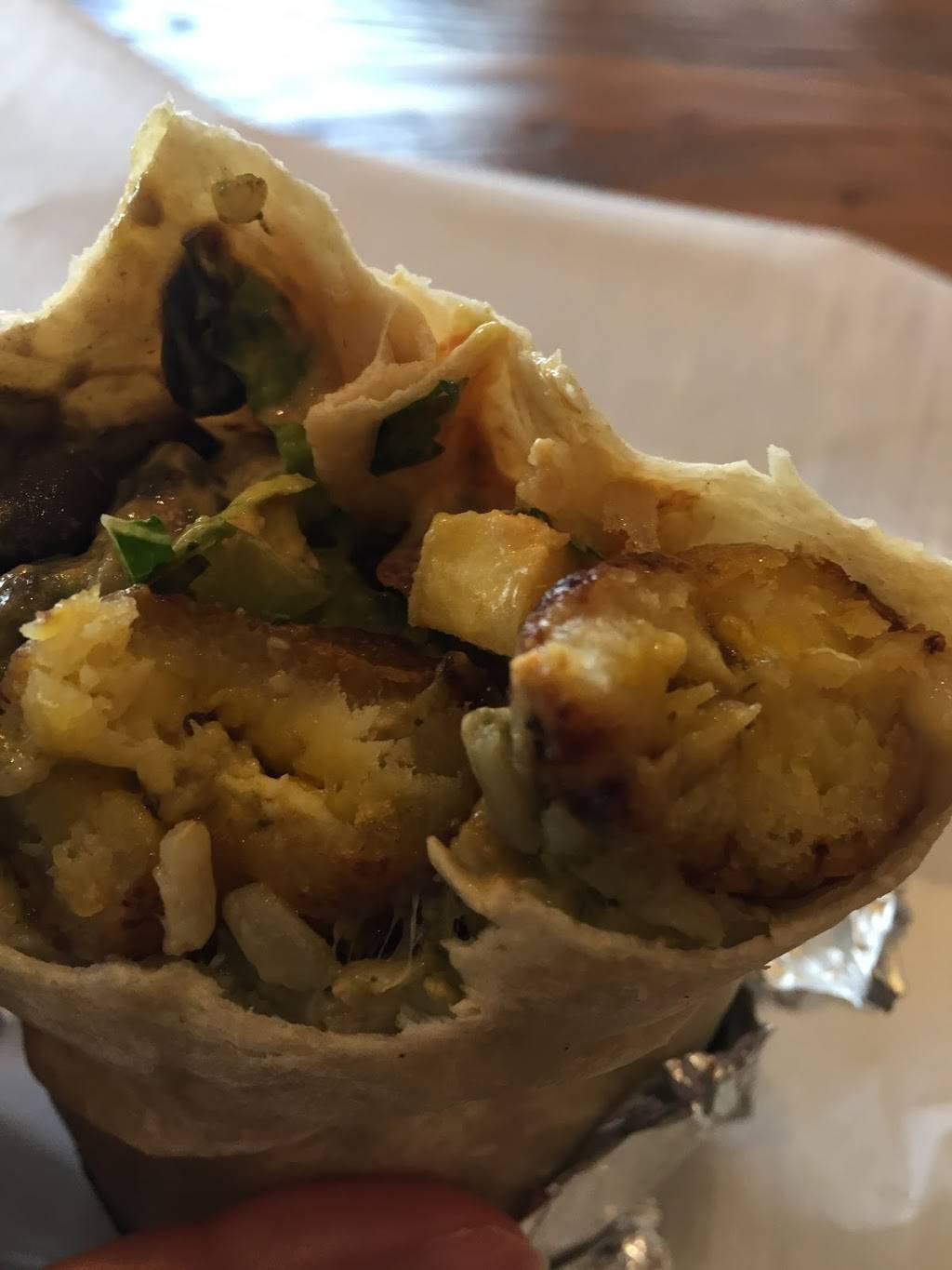 Los Amigos Taqueria | restaurant | 424 Highland Ave, Somerville, MA 02144, USA | 6174774472 OR +1 617-477-4472