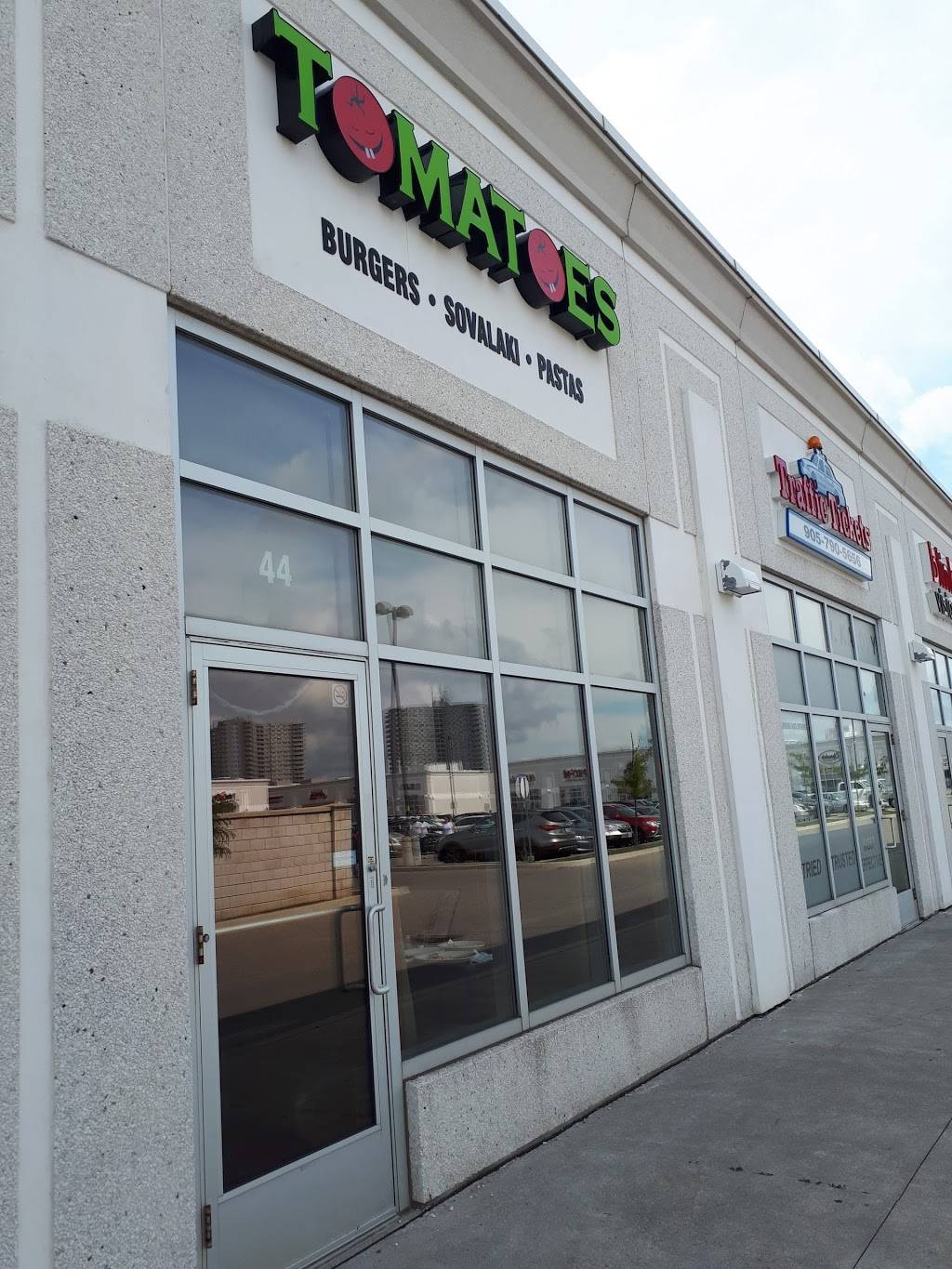 Giggling Tomatoes Restaurant | restaurant | 7920 Hurontario St, Brampton, ON L6Y 0C7, Canada | 9052161659 OR +1 905-216-1659