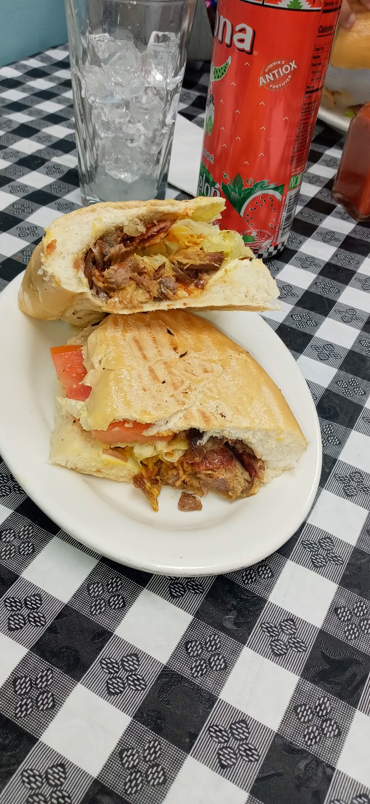 Tropical Taste and Grill | restaurant | 606 S Main St, Waterbury, CT 06706, USA | 2037253478 OR +1 203-725-3478