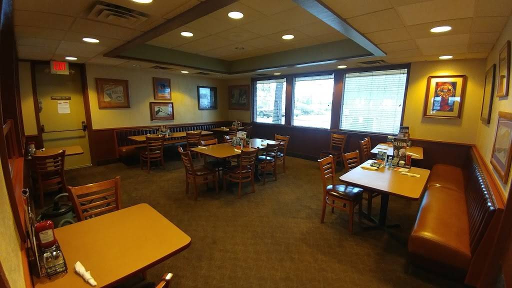 Dennys | restaurant | 3050 White Bear Ave, Maplewood, MN 55109, USA | 6517776497 OR +1 651-777-6497