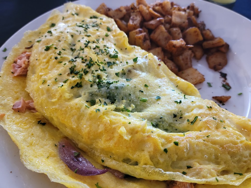 The Bentley Room Restaurant | restaurant | 200 Desoto St, Alexandria, LA 71301, USA | 3187046111 OR +1 318-704-6111