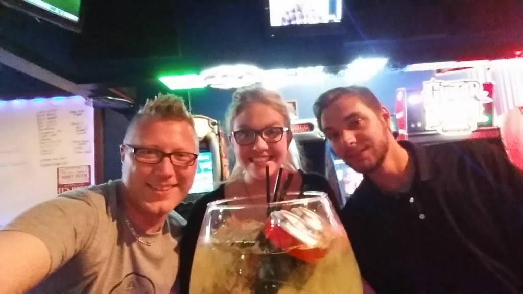 Uncle Monkeys | restaurant | 100 Dye Rd, Illiopolis, IL 62539, USA | 2173814400 OR +1 217-381-4400