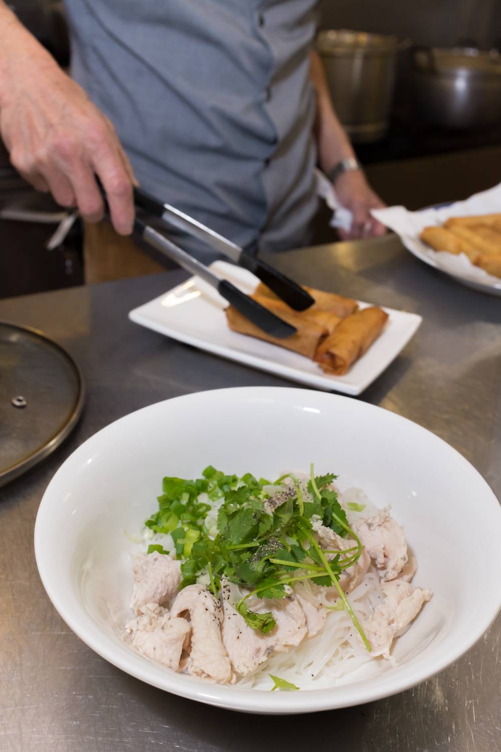 Pho Non La | restaurant | 16738 Lakeshore Dr, Lake Elsinore, CA 92530, USA | 9516742689 OR +1 951-674-2689