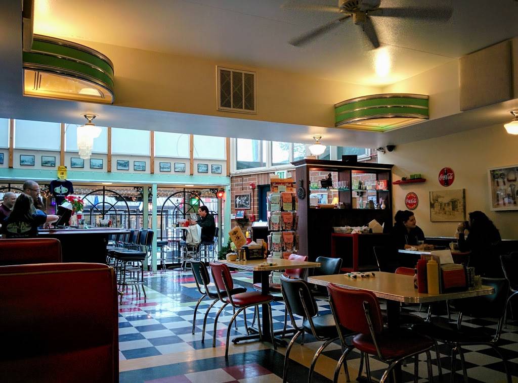 Green Light Diner | cafe | 18820 Front St NE, Poulsbo, WA 98370, USA | 3606973449 OR +1 360-697-3449