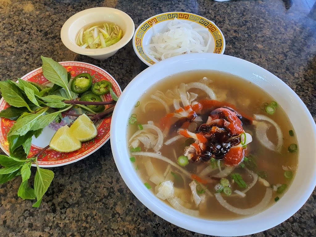 Pho Binh | restaurant | 10827 Bellaire Blvd, Houston, TX 77072, USA | 2815687333 OR +1 281-568-7333