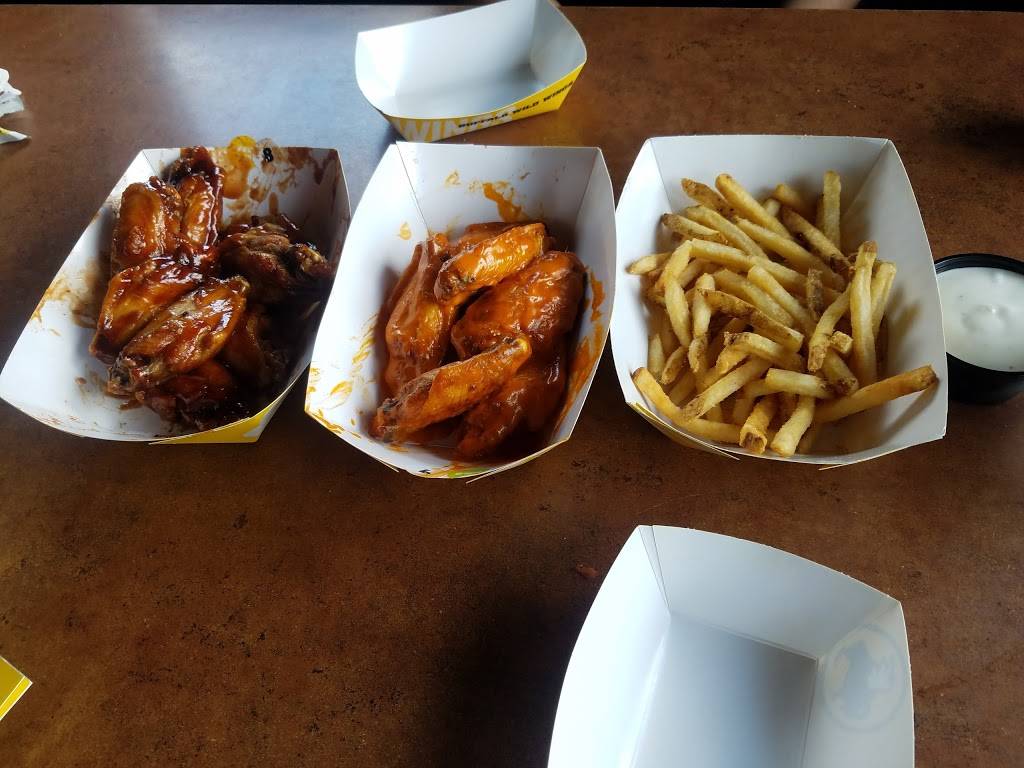 Buffalo Wild Wings | restaurant | 10240 Baltimore Ave, College Park, MD 20740, USA | 3014860333 OR +1 301-486-0333
