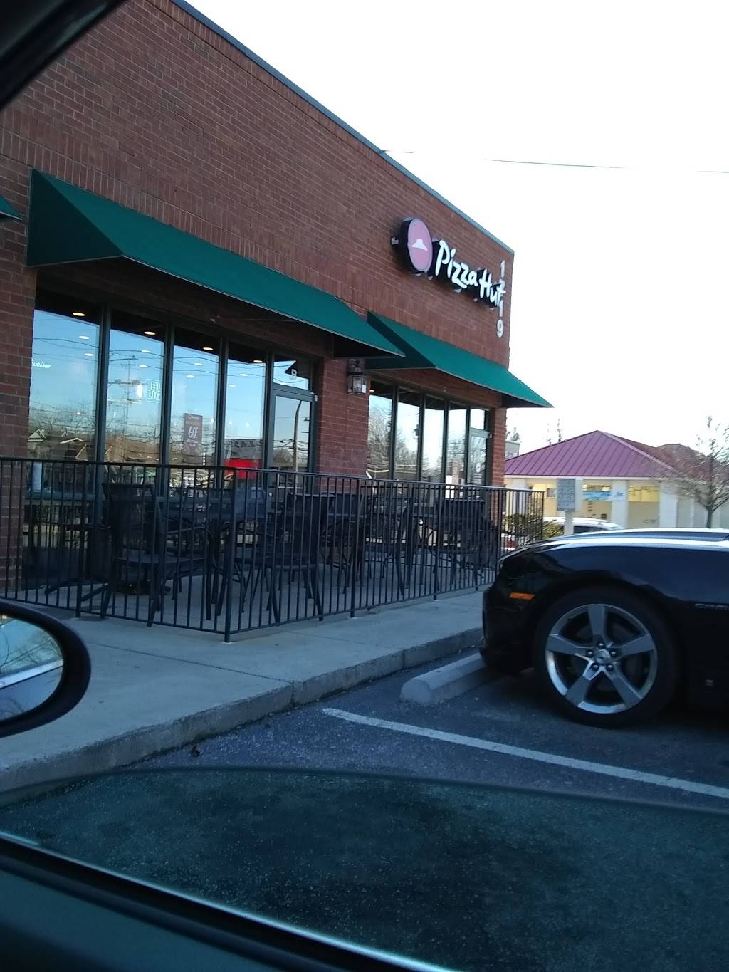 Pizza Hut | restaurant | 1719 Spring Garden St, Greensboro, NC 27403, USA | 3366630644 OR +1 336-663-0644