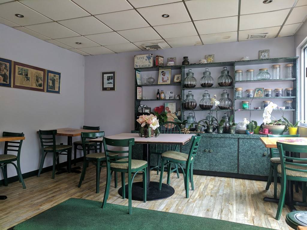 DeBreauxs | restaurant | 2135 N 63rd St, Philadelphia, PA 19151, USA | 2158774559 OR +1 215-877-4559