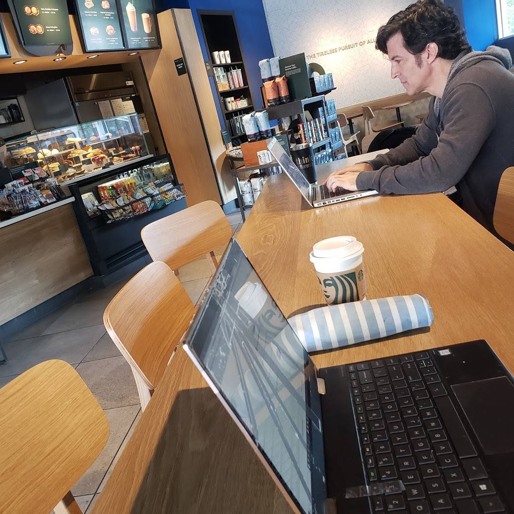 Starbucks | cafe | 1900 N Highland Ave #1, Hollywood, CA 90068, USA | 3238507360 OR +1 323-850-7360