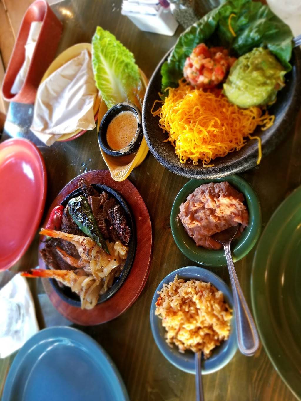 Lupe Tortilla | restaurant | 5838 Worth Pkwy, San Antonio, TX 78257, USA | 2104465113 OR +1 210-446-5113