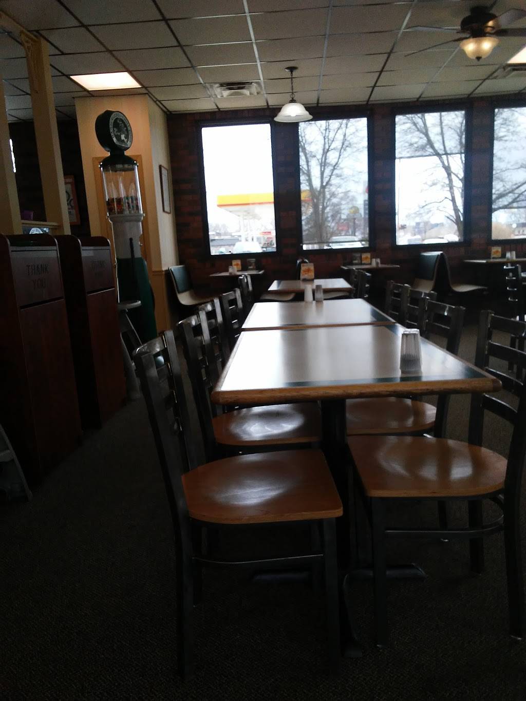 Mr Quick Drive-In | restaurant | 650 Whitehall Rd, Muskegon, MI 49445, USA | 2317444592 OR +1 231-744-4592