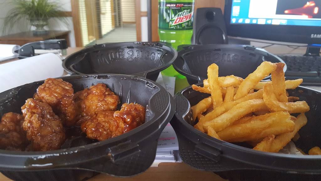 Pizza Hut | restaurant | 6101 Far Hills Ave, Dayton, OH 45459, USA | 9374388188 OR +1 937-438-8188