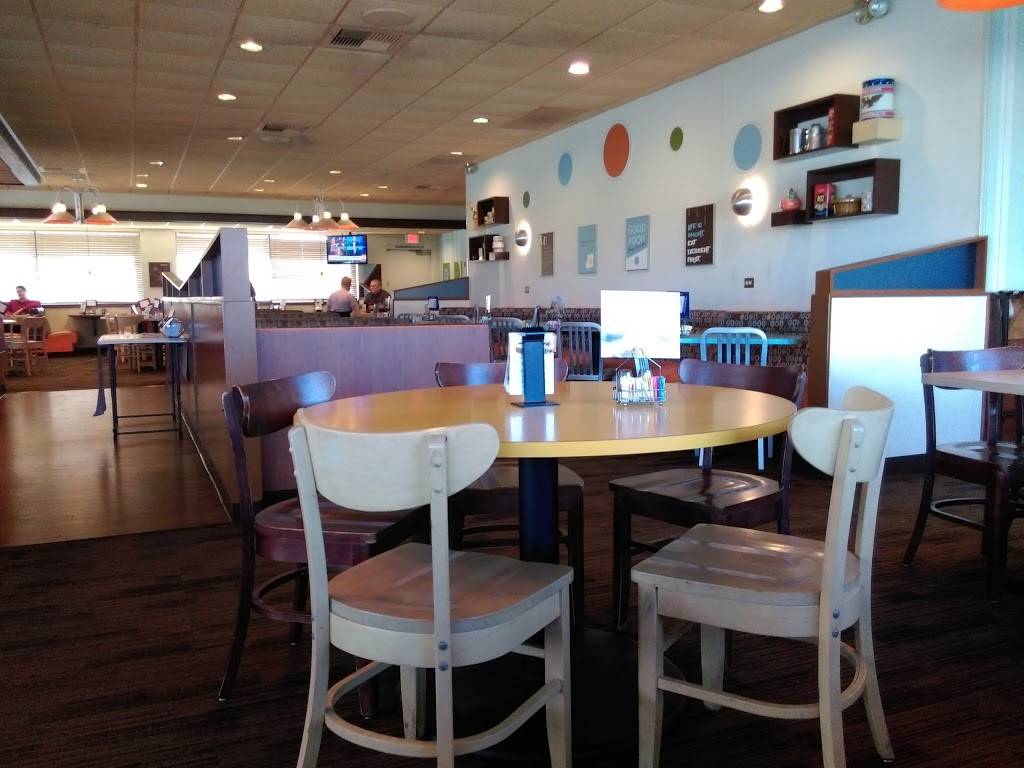 Village Inn | bakery | 2800 Commerce Dr, Coralville, IA 52241, USA | 3195456445 OR +1 319-545-6445